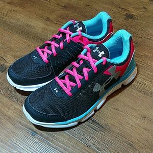 NWT Under Armour GGS Micro G Speed Swift Girls Sz4